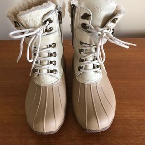 Sherry boots in excellent condition.